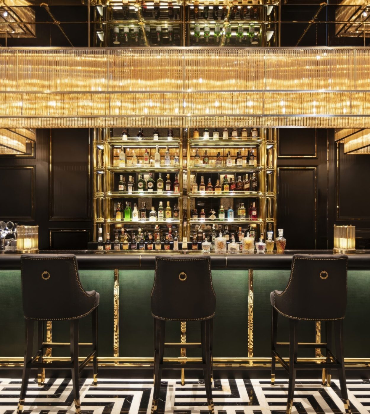 119a0b61ec54-Firefly-Bar-at-Sindhorn-Kempinski-Hotel-Bangkok-03-_copyright-Kempinski-Hotels-topaz3-upscale-1.7x